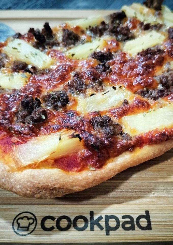Una foto de Pizza de carne picada y piña sabor Cookpad