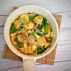 A picture of Tumis Tofu Jamur Enoki.
