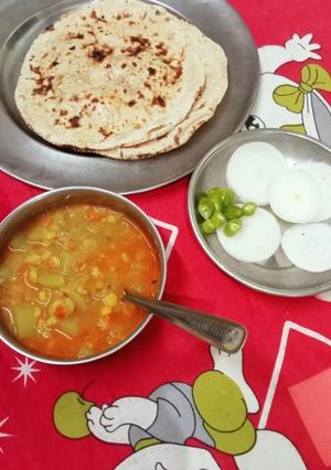 A picture of Loki aur chane ki daal.