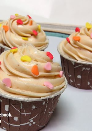 A picture of Vanilla Muffins with Strawberry Cream Cheese Sauce.
