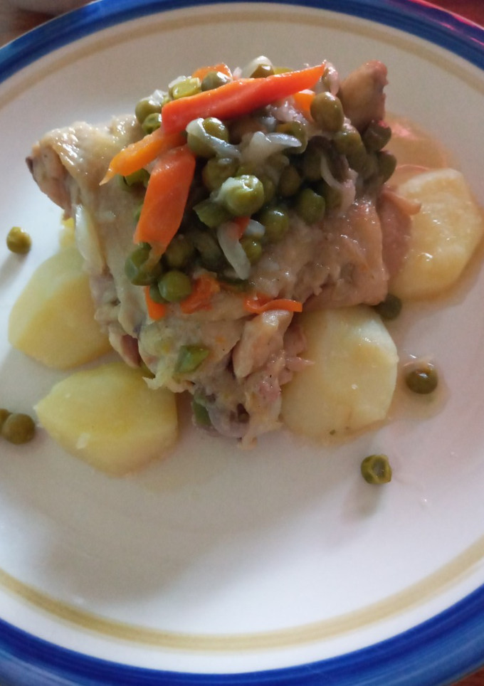 Una foto de Pollo arvejado 🤩🤤