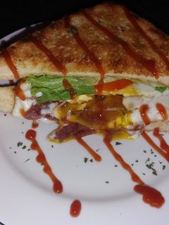 Foto resep Sandwich Smoke Beef and Egg yol