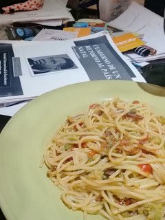 Una foto de Pasta al ajillo con brócoli