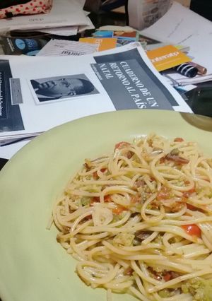 Una foto de Pasta al ajillo con brócoli