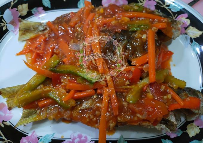 Ikan Ekor Kuning Asam Manis