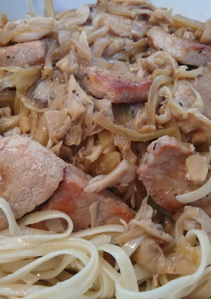 Una foto de Macarrones con Setas y puerco