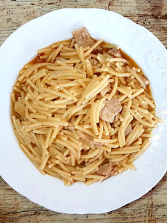 Una foto de Fideos con panceta