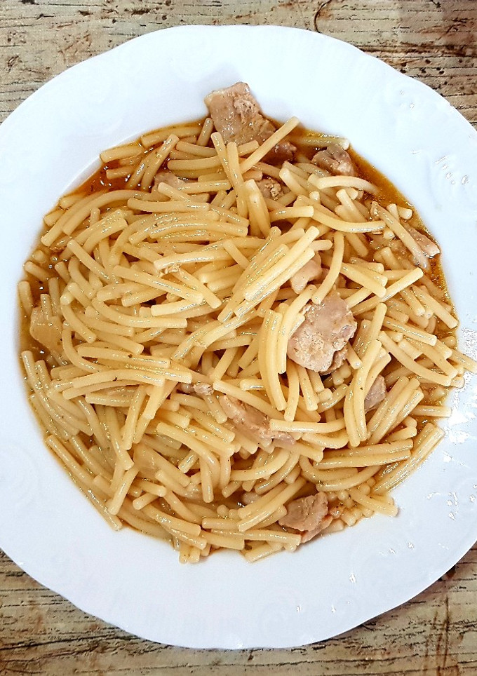 Una foto de Fideos con panceta