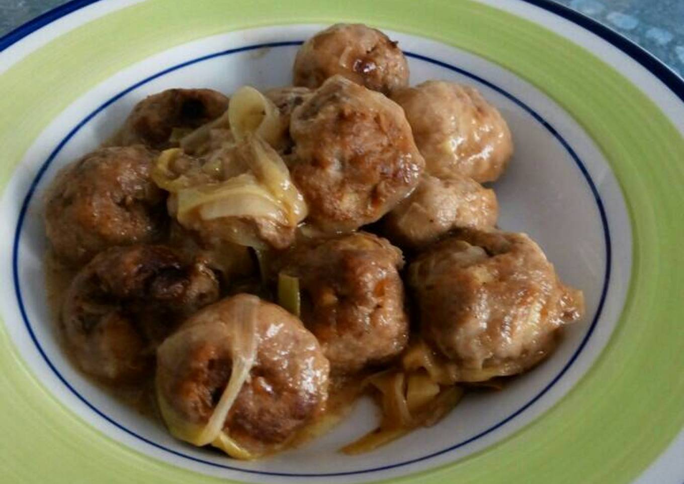 Albóndigas en salsa de puerros