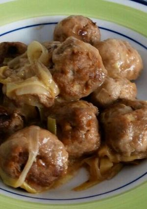 Foto principal de Albóndigas en salsa de puerros