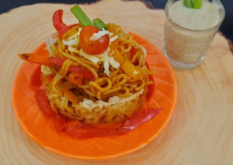 Easiest Way to Prepare Speedy Schezwan noodles in noodles basket with kiwi banana smoothie