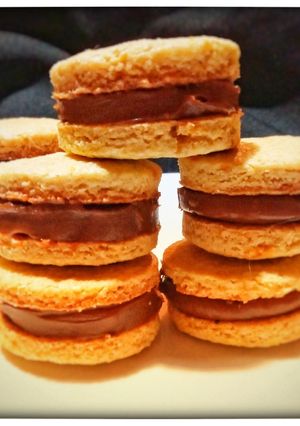 Una foto de Alfajores de avena, rellenos con dulce de leche. Sin balanza