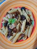 Penne integrali con pomodori secchi e tonno