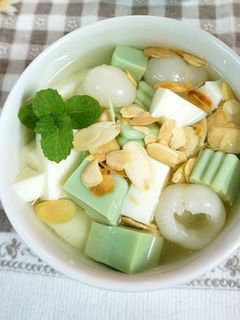 Hình của món Chè khúc bạch.