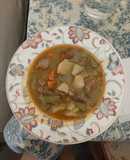 Guiso de patatas, alcachofas, habas, zanahorias y carne de cerdo
