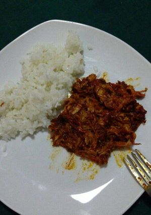 Una foto de Pollo en salsa de chile ancho