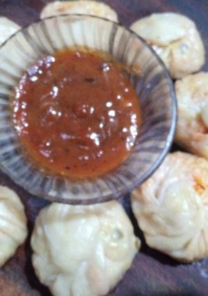चीझी व्हेज मोमोज (cheese veg momos recipe in marathi) रेसिपी चे मुख्य फोटो