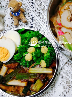 【高校生便當手扎】 醬炒青葱豬五花 的食譜成品照片