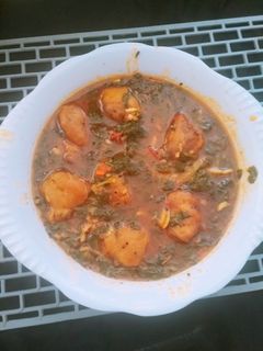आलू - पालक और मेथी पकोड़े की सब्ज़ी (Aloo palak aur methi pakode ki sabzi recipe in Hindi) रेसिपी मुख्य फोटो