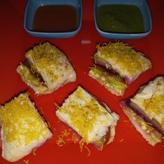 A picture of Mumbai veg roadside sandwich.