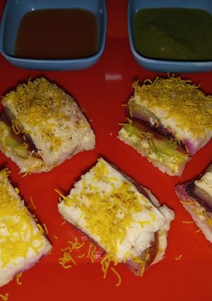 A picture of Mumbai veg roadside sandwich.