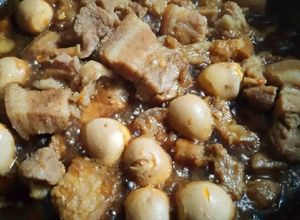 Hình của món Thịt kho trứng cút nấu nhanh.