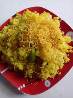 પૌવા બટેટા(pauva bataeka recipe in Gujarati) રેસીપી મુખ્ય ફોટો