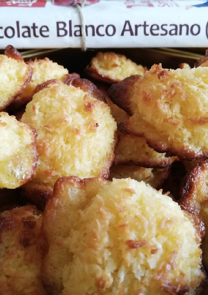 Una foto de Cocadas 🥥con chocolate blanco