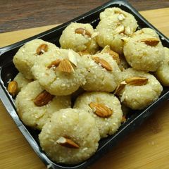 Til ke ladoo, Punjabi Pugga A picture of Til ke ladoo, Punjabi Pugga.