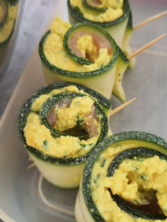 Une photo de Roll de courgette-saumon exotique apéritif