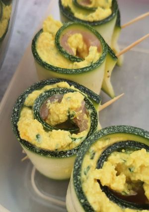 Une photo de Roll de courgette-saumon exotique apéritif