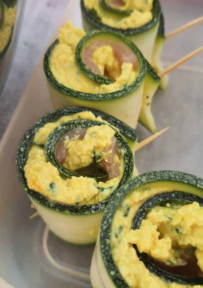 Une photo de Roll de courgette-saumon exotique apéritif