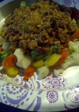 A picture of Spicy ground meat with vegetables.