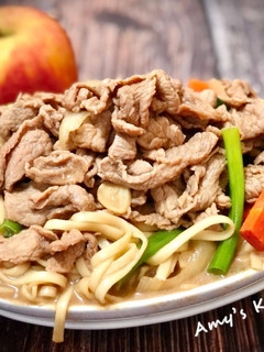 牛肉炒麵 (清冰箱料理) 的食譜成品照片