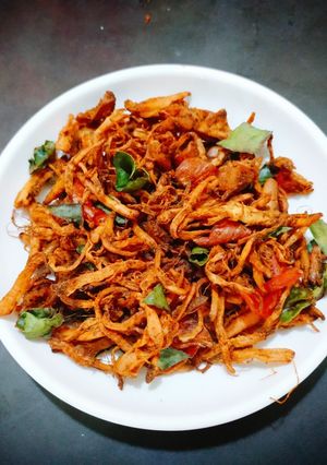 Hình của món Khô gà lá chanh.