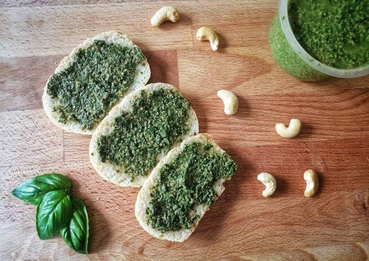 Steps to Make Perfect Pesto di Basilico e Anacardi