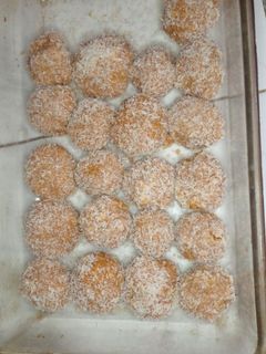 Una foto de Bombones de galletitas y dulce de leche