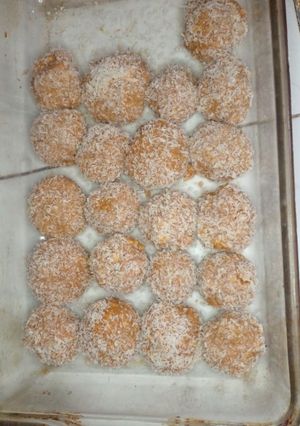 Una foto de Bombones de galletitas y dulce de leche