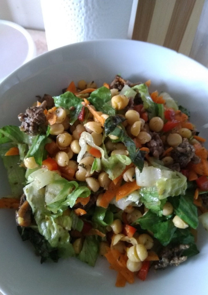 Una foto de Ensalada veraniega de garbanzos