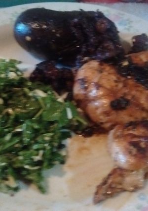Una foto de Molleja y morcilla a la chapa con ensalada de rúcula