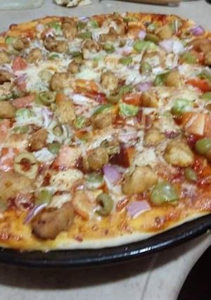 A picture of Chicken Tikka pizza.