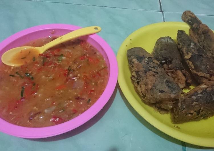 Langkah Mudah untuk Menyiapkan Lele goreng sambel pecak yang Menggugah Selera