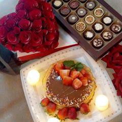 Chocolate and strawberry pancakes 🥞 A picture of Chocolate and strawberry pancakes 🥞.