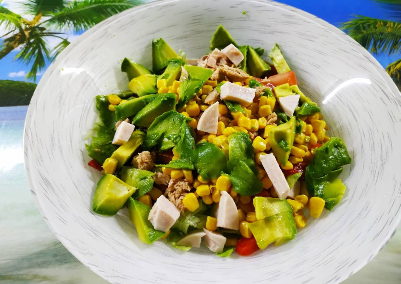 Ensalada ligerita de pavo y aguacate