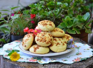Una foto de Galletitas de limón con praliné de almendras🍋