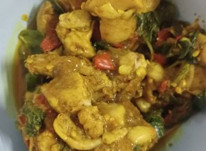 รูปของ ผัดเผ็ดไก่ใบยี่หร่า