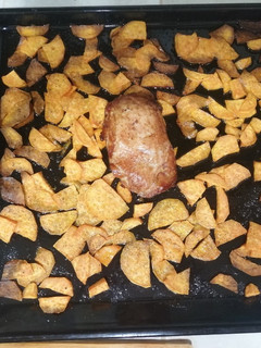 Una foto de Redondo de pollo con patatas de boniato🐥🥔