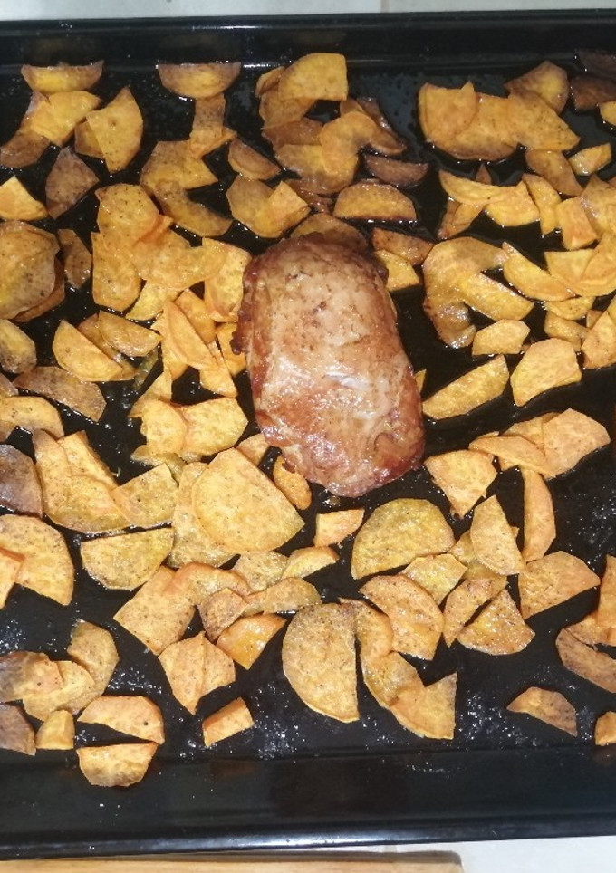 Una foto de Redondo de pollo con patatas de boniato🐥🥔