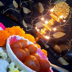 A picture of Gulab jamun.