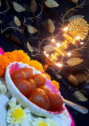 A picture of Gulab jamun.